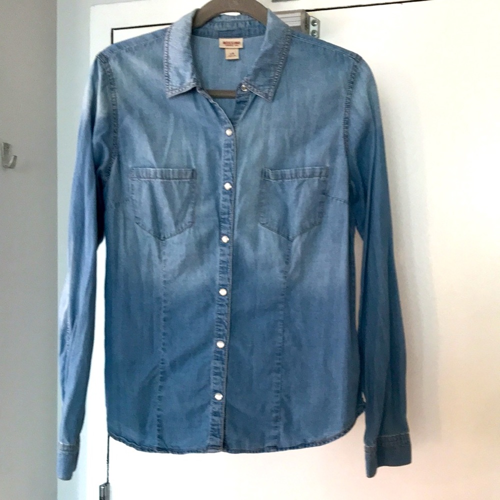 Mossimo Denim Long Snap Button Up. Like New. Sz L